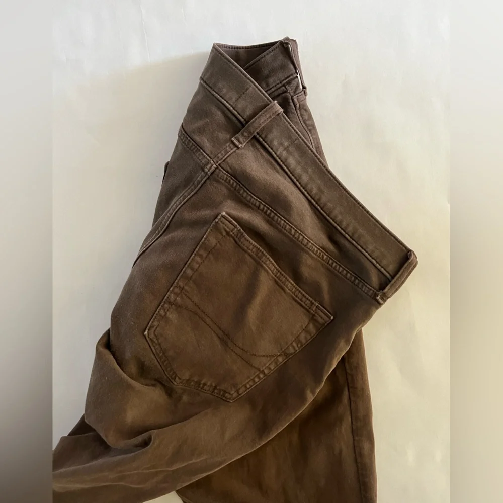 Hollister Straight Fit Brown Jeans - Picture 2 of 4